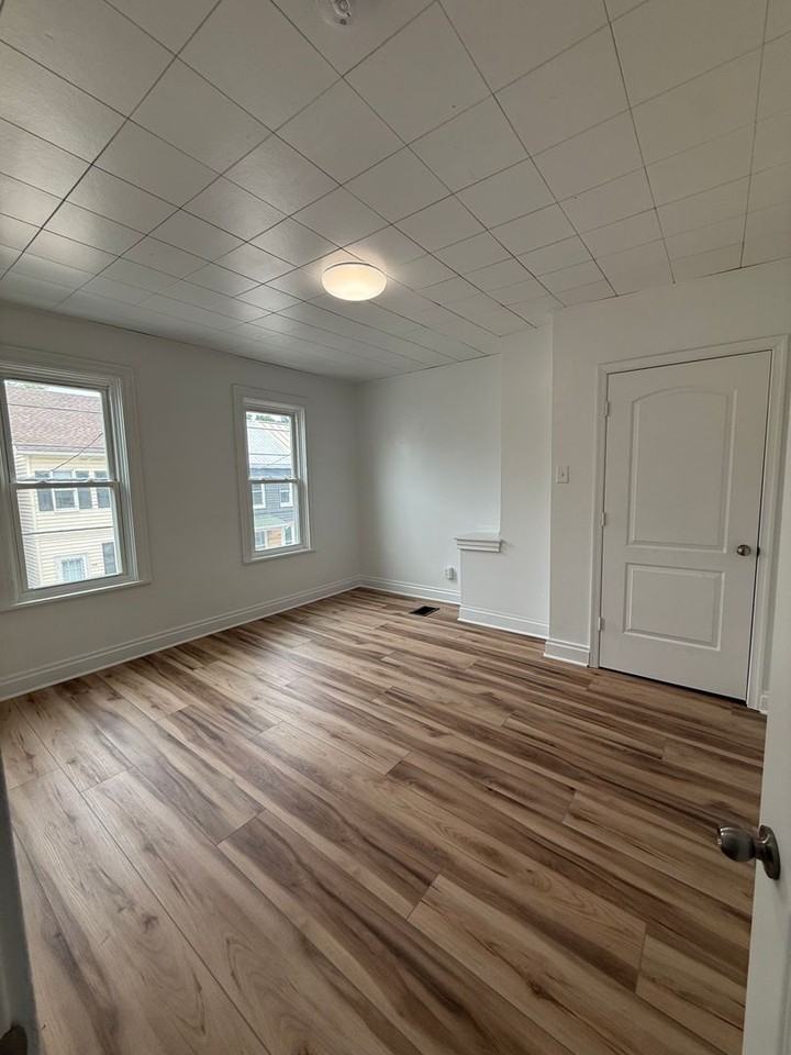 156 E Penn St - Photo 4 of 14