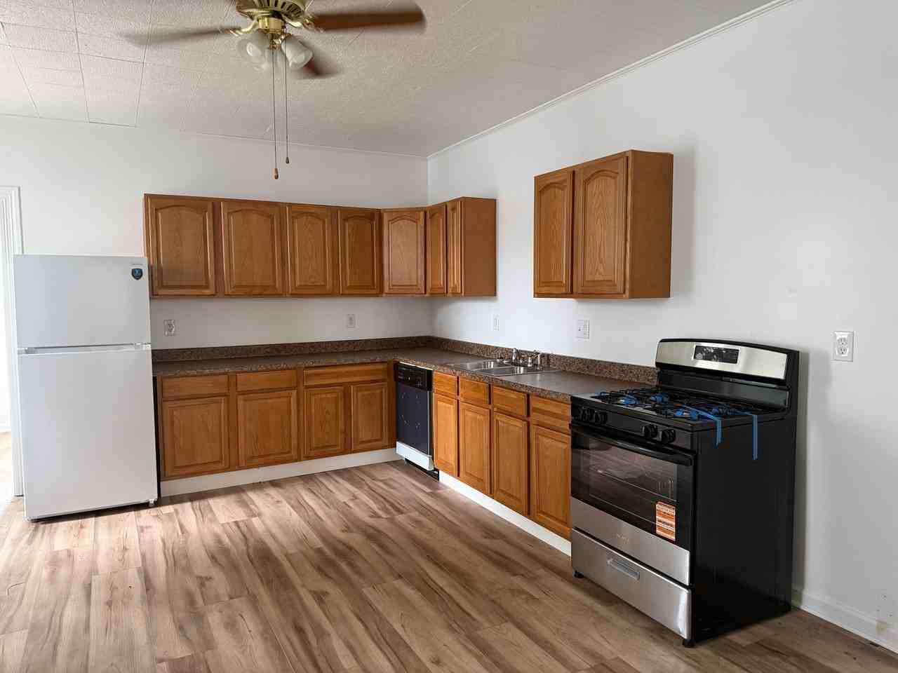 156 E Penn St - Photo 7 of 14