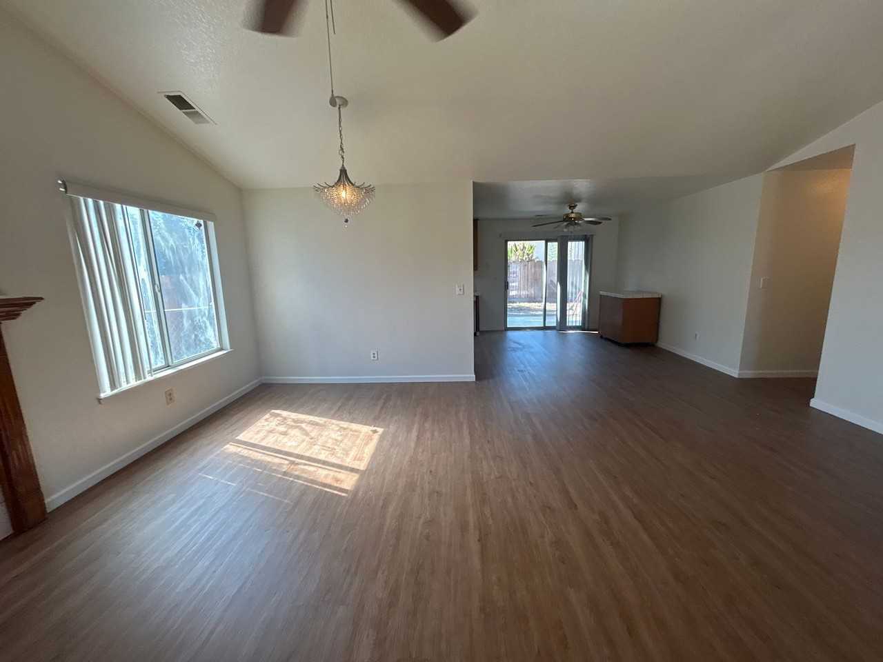1589 Joett Dr - Photo 2 of 16