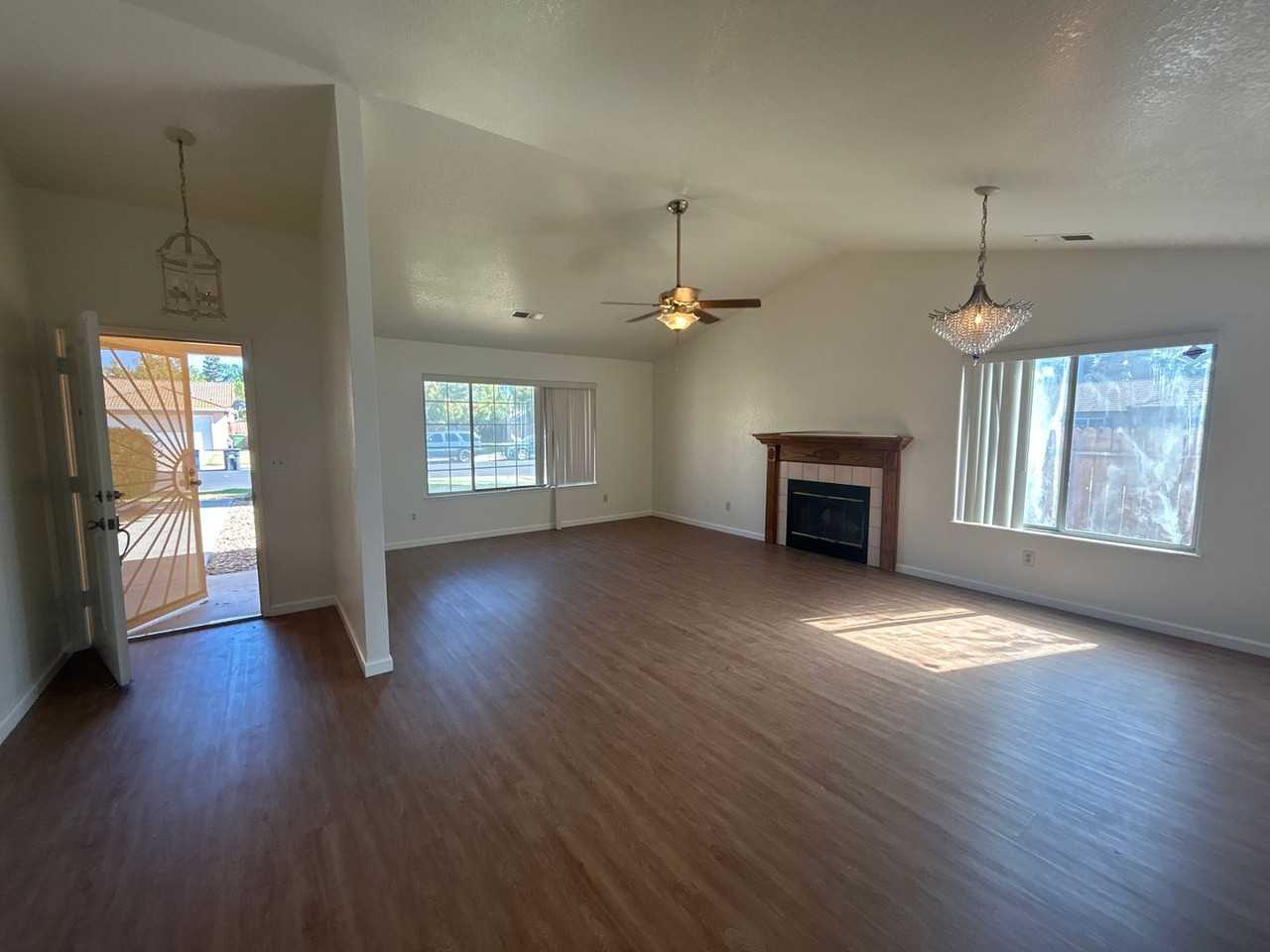 1589 Joett Dr - Photo 3 of 16