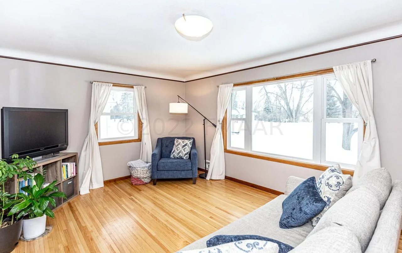 1622 3rd St S - Photo 5 of 23
