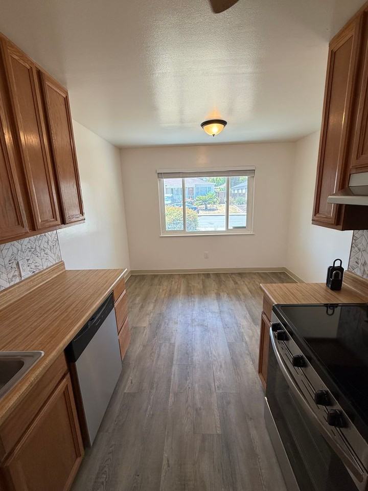 41320 Beatrice St - Photo 7 of 21