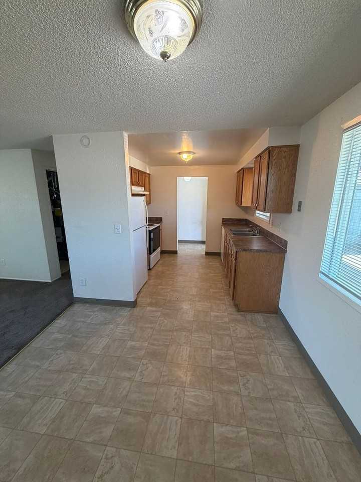 2523 Pine Ln Se - Photo 4 of 23