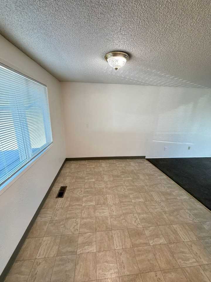 2523 Pine Ln Se - Photo 6 of 23
