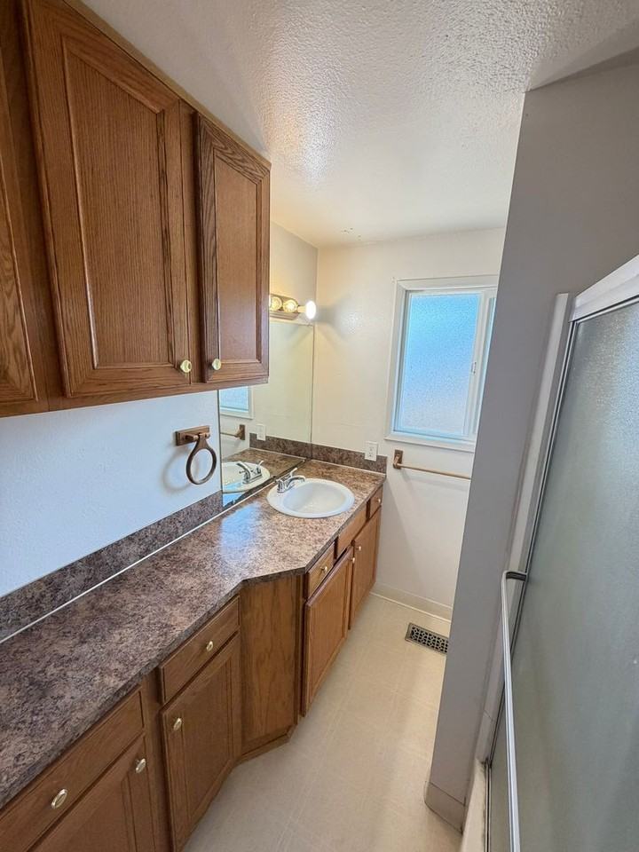 2523 Pine Ln Se - Photo 3 of 23