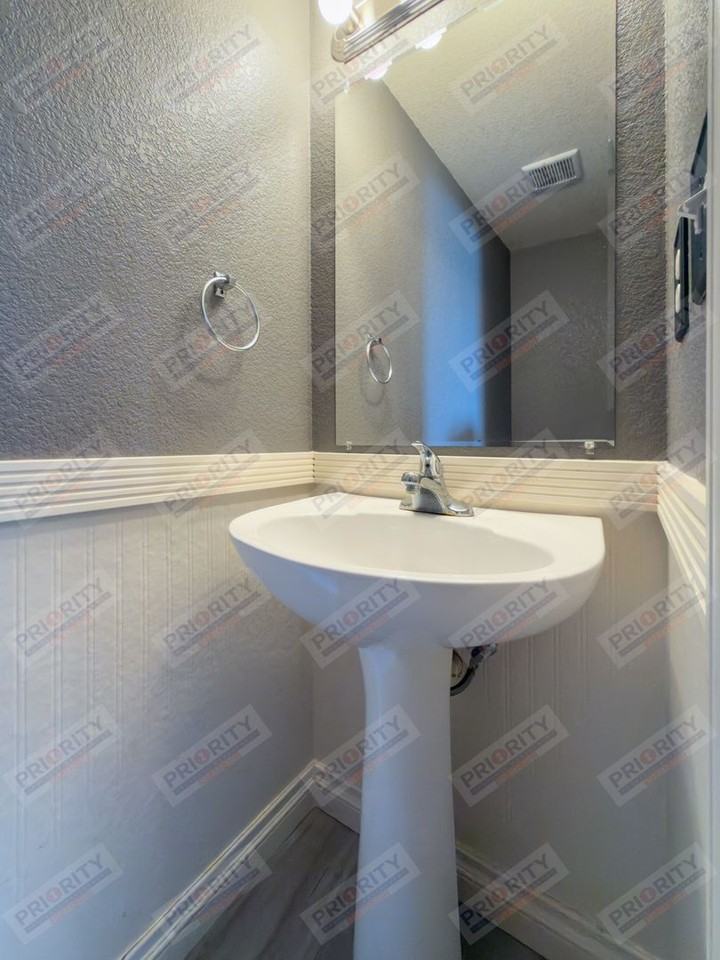 3301 Quacker Ave - Photo 5 of 25