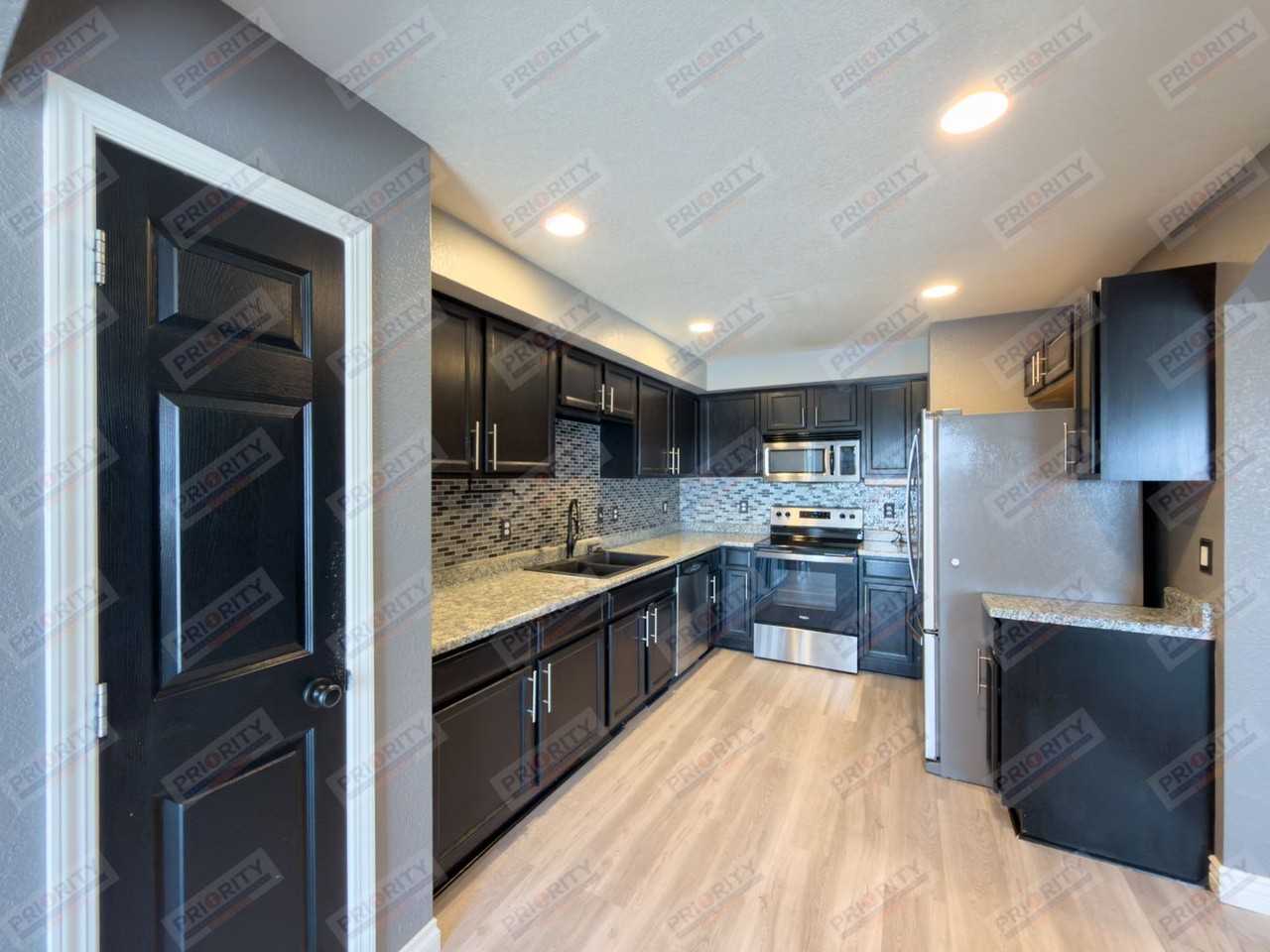 3301 Quacker Ave - Photo 7 of 25