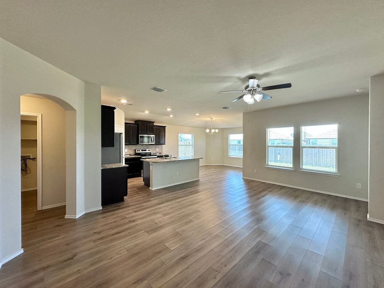 300 Danielle Dr - Photo 3 of 35