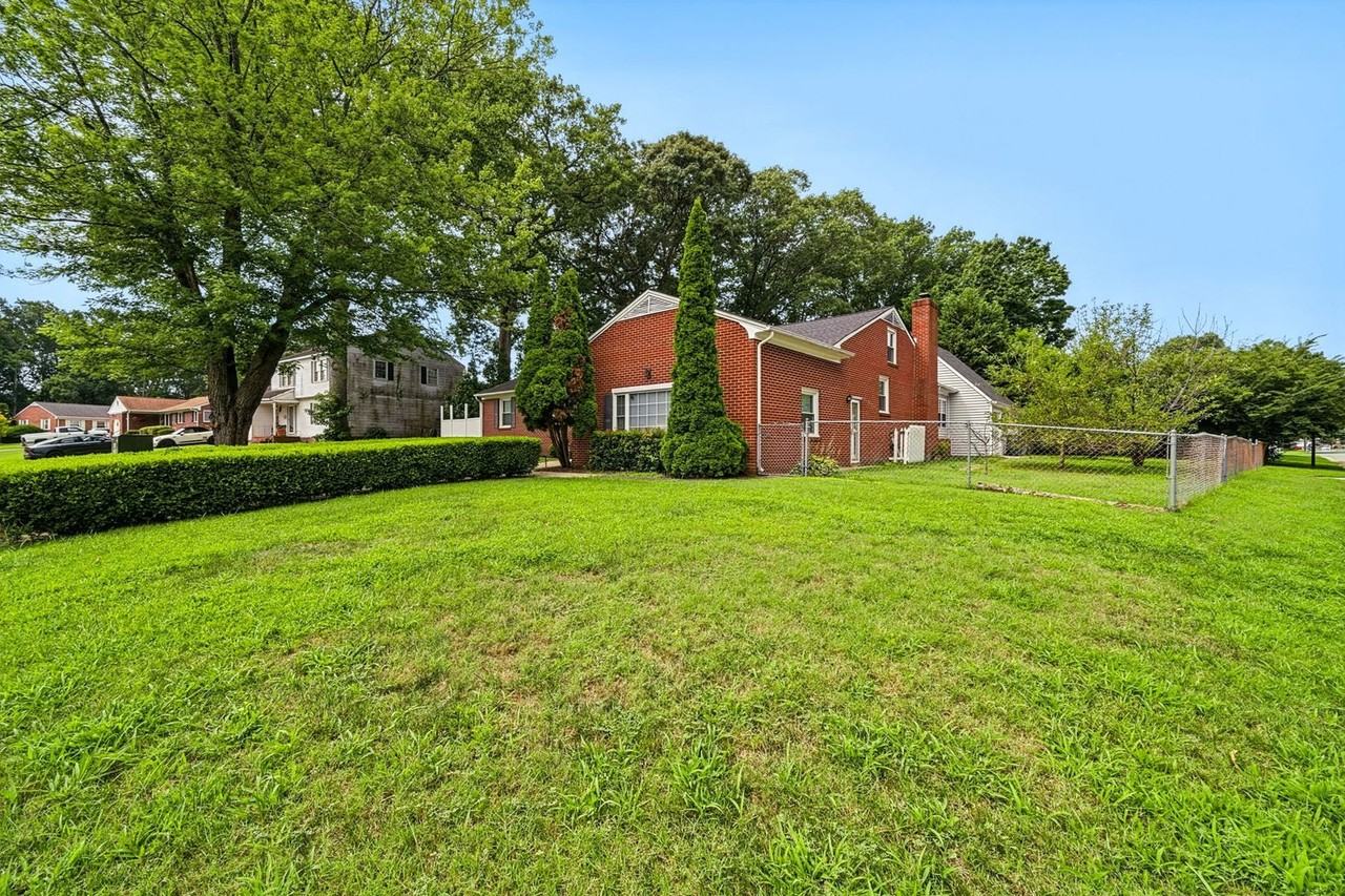 1757 Lafayette Dr - Photo 4 of 42
