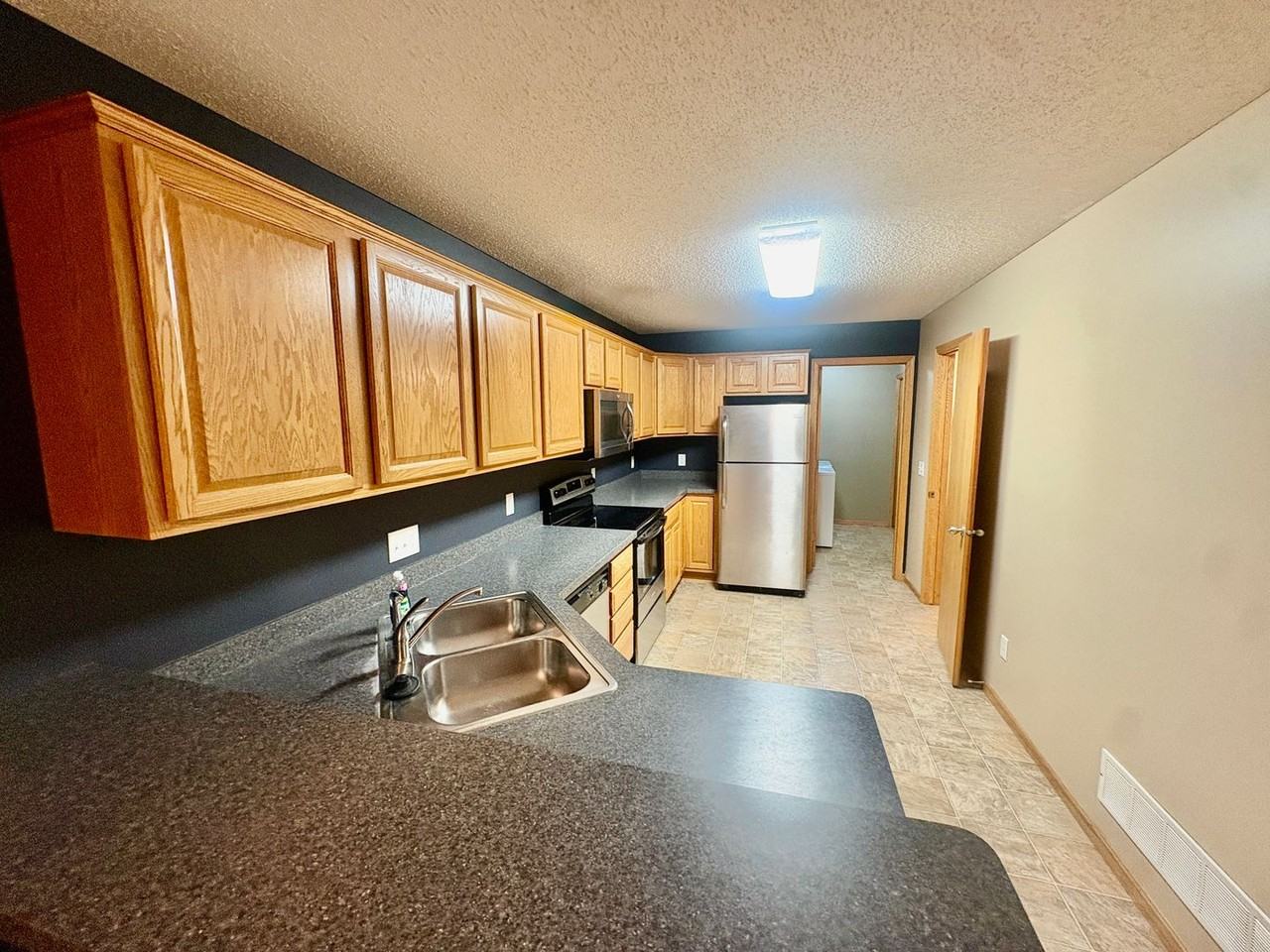 17119 Eastwood Ave - Photo 4 of 22