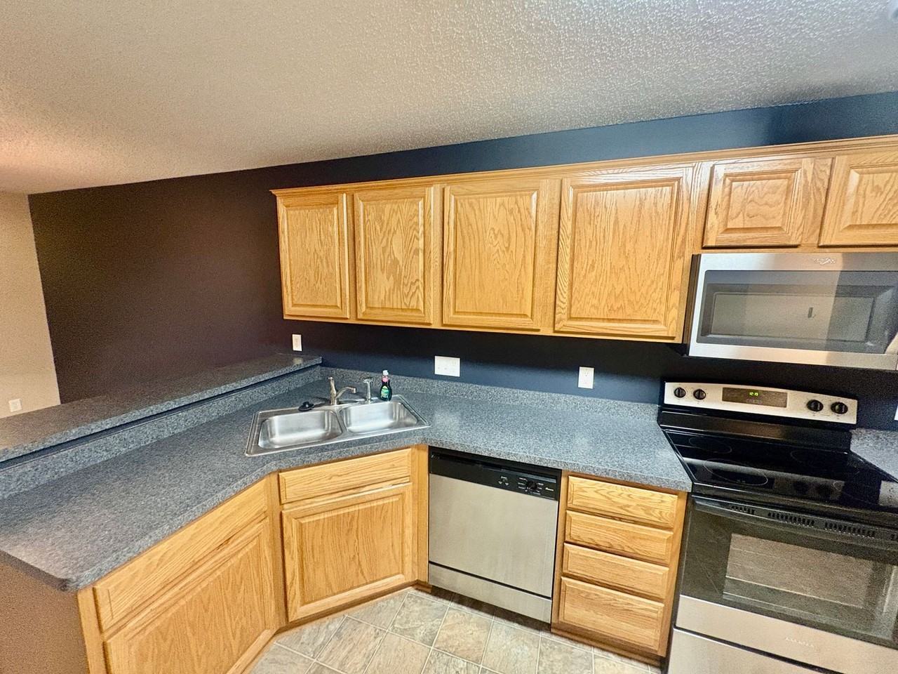 17119 Eastwood Ave - Photo 5 of 22