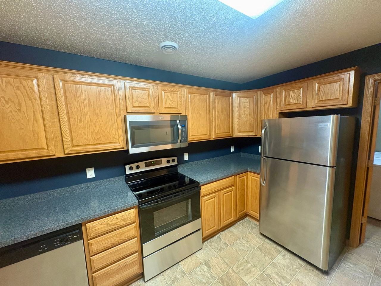 17119 Eastwood Ave - Photo 6 of 22