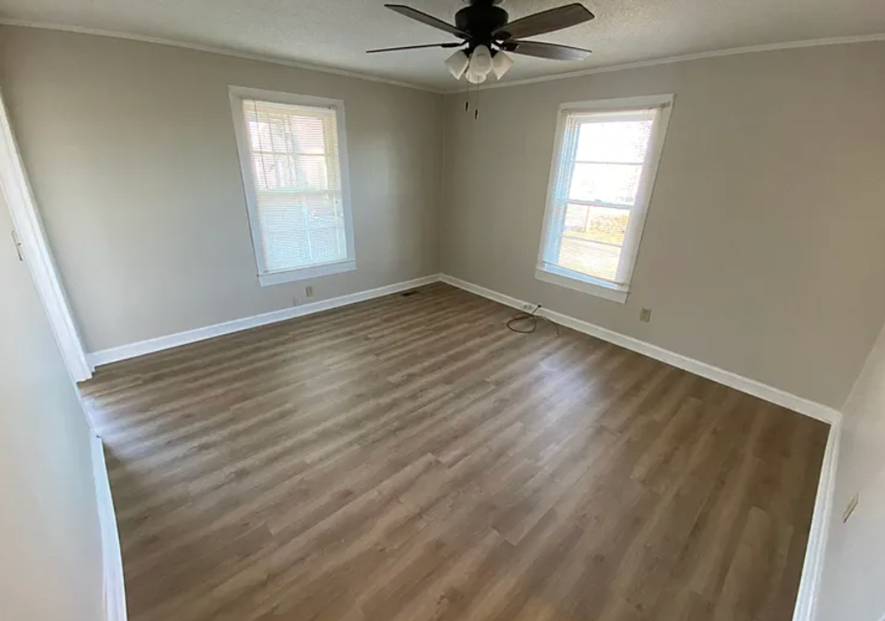 105 Lake Ave - Photo 4 of 10