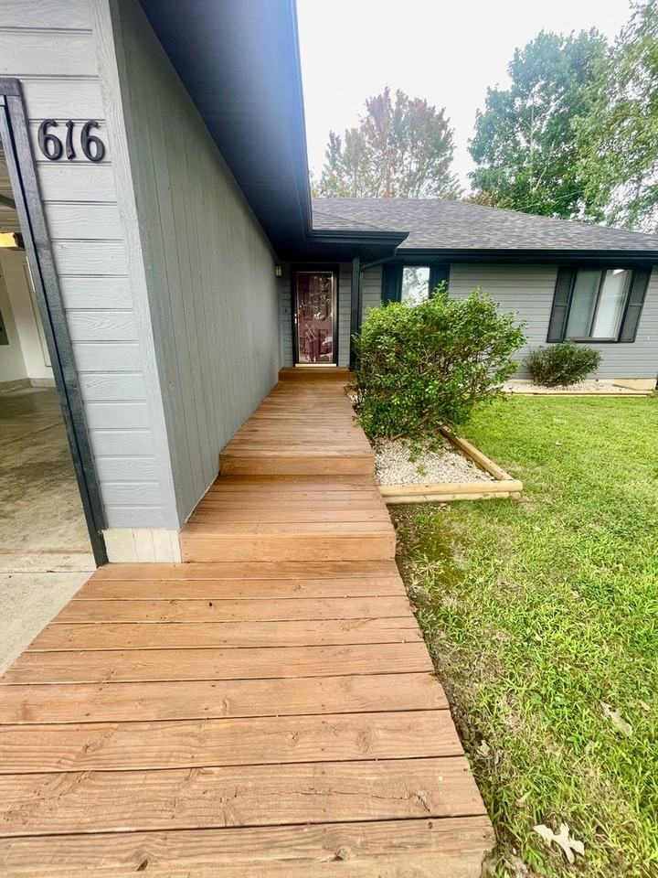 616 E Barbara Ct - Photo 2 of 29
