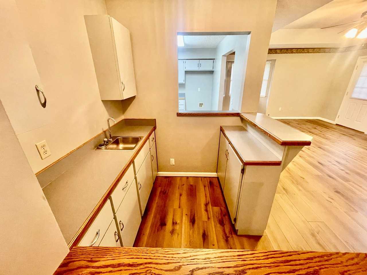 616 E Barbara Ct - Photo 5 of 29