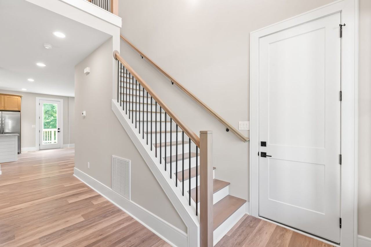 3905 Plainview Rd - Photo 6 of 50