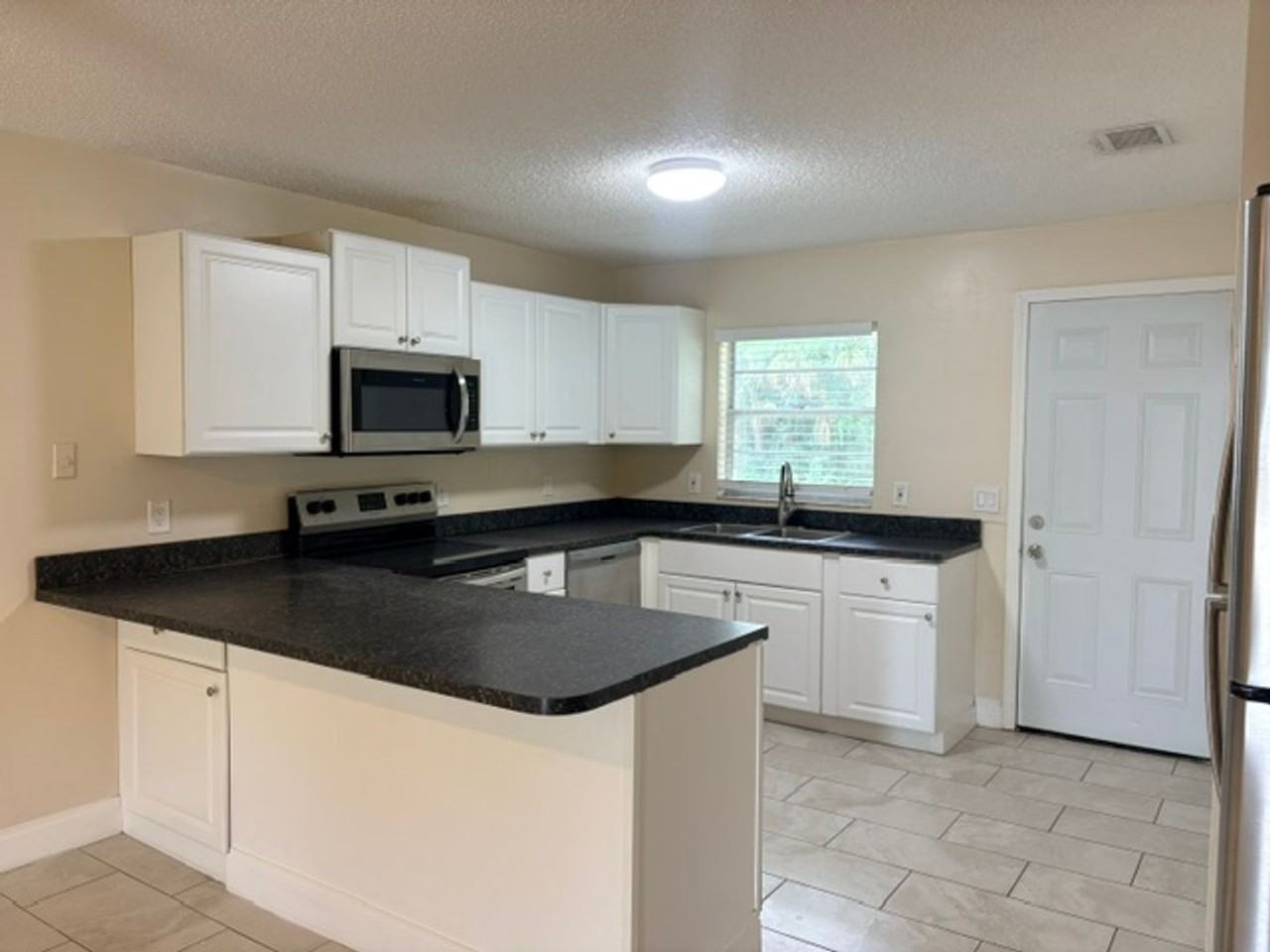 2312 Fern Palm Dr - Photo 5 of 16