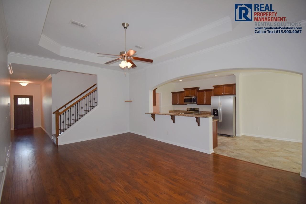 143 Windyhill St - Photo 4 of 28