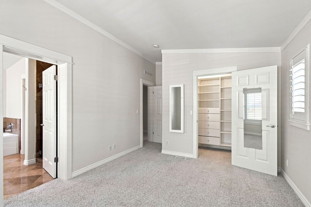 136 Creekside Village Dr - Photo 6 of 21