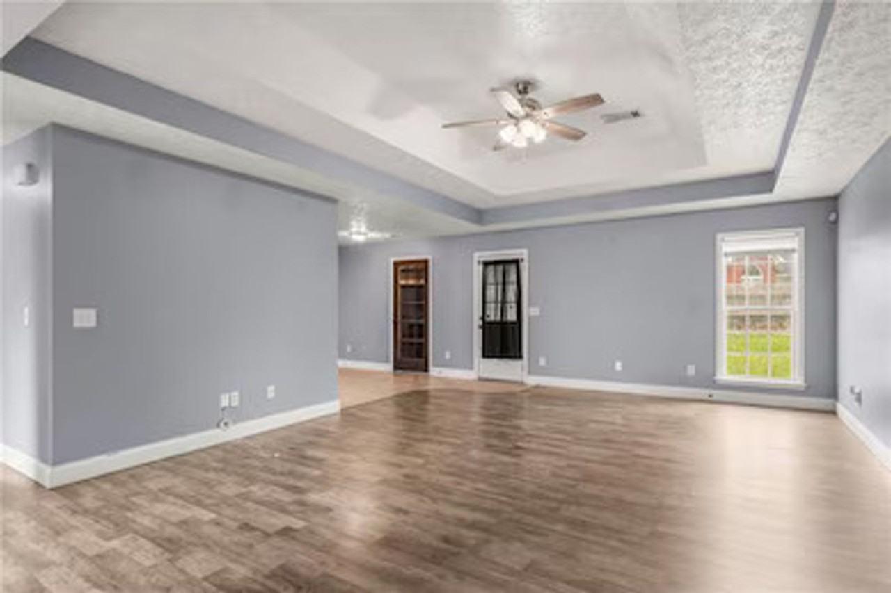 60 Duke Dr - Photo 2 of 27