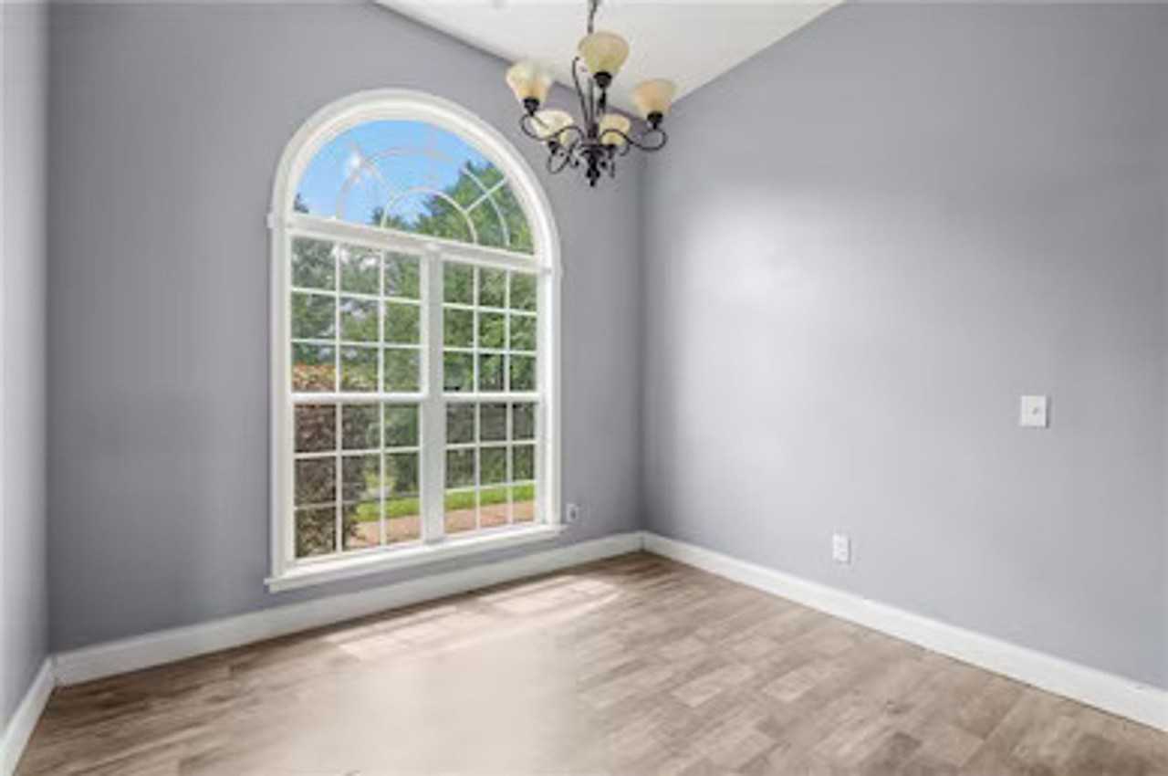 60 Duke Dr - Photo 4 of 27
