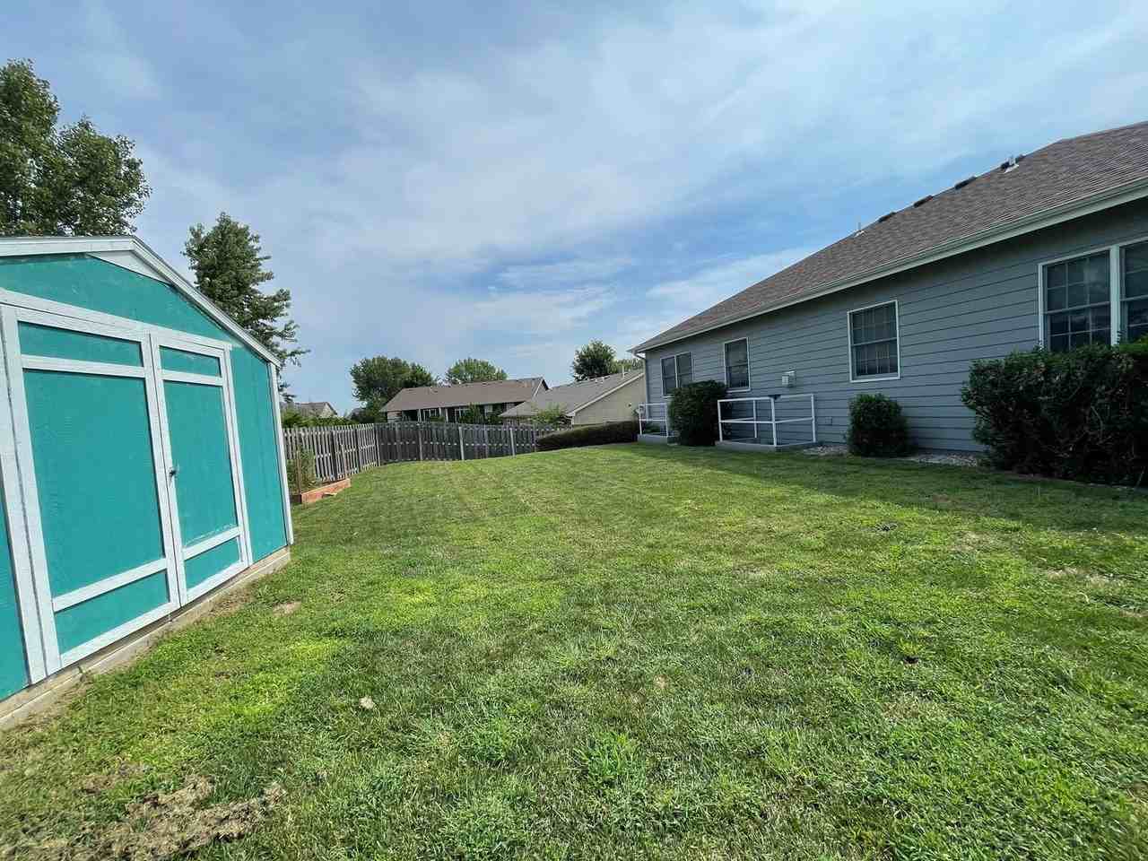 825 Locharno Dr - Photo 6 of 34