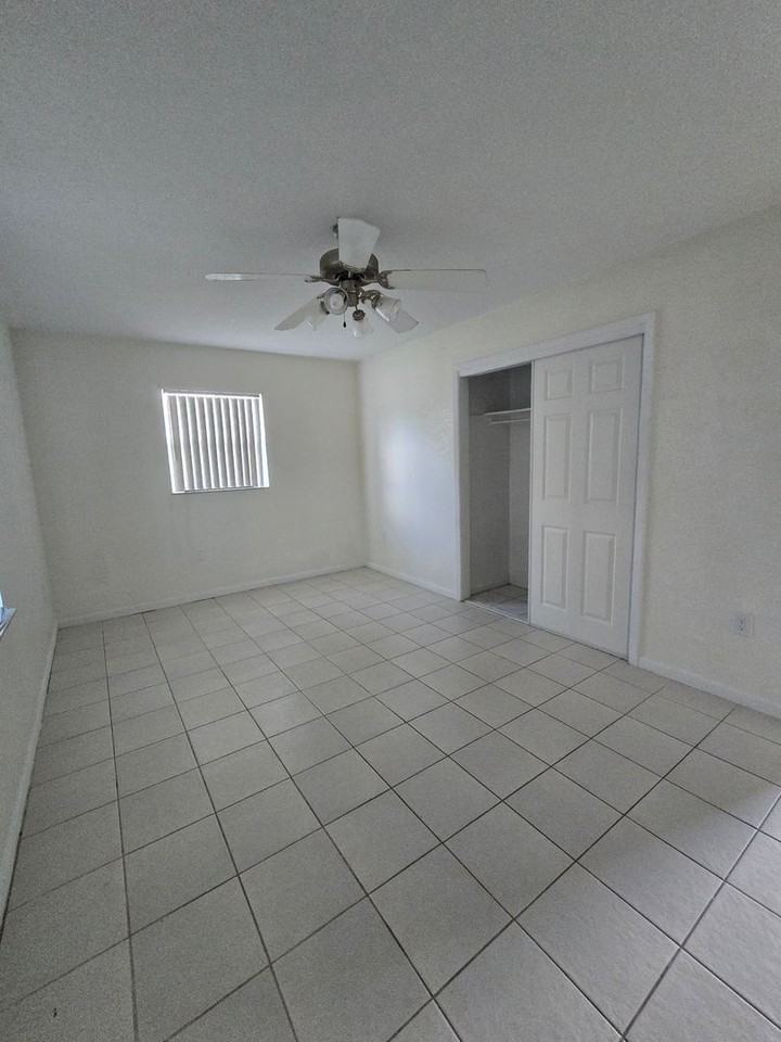 706 N Maryland Ave - Photo 5 of 15