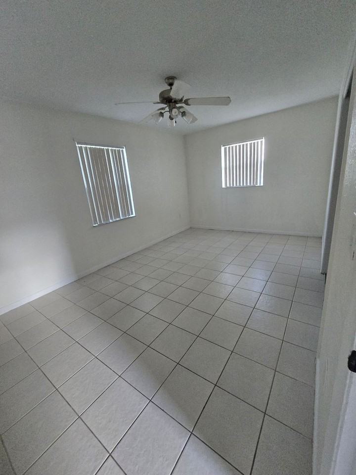 706 N Maryland Ave - Photo 6 of 15