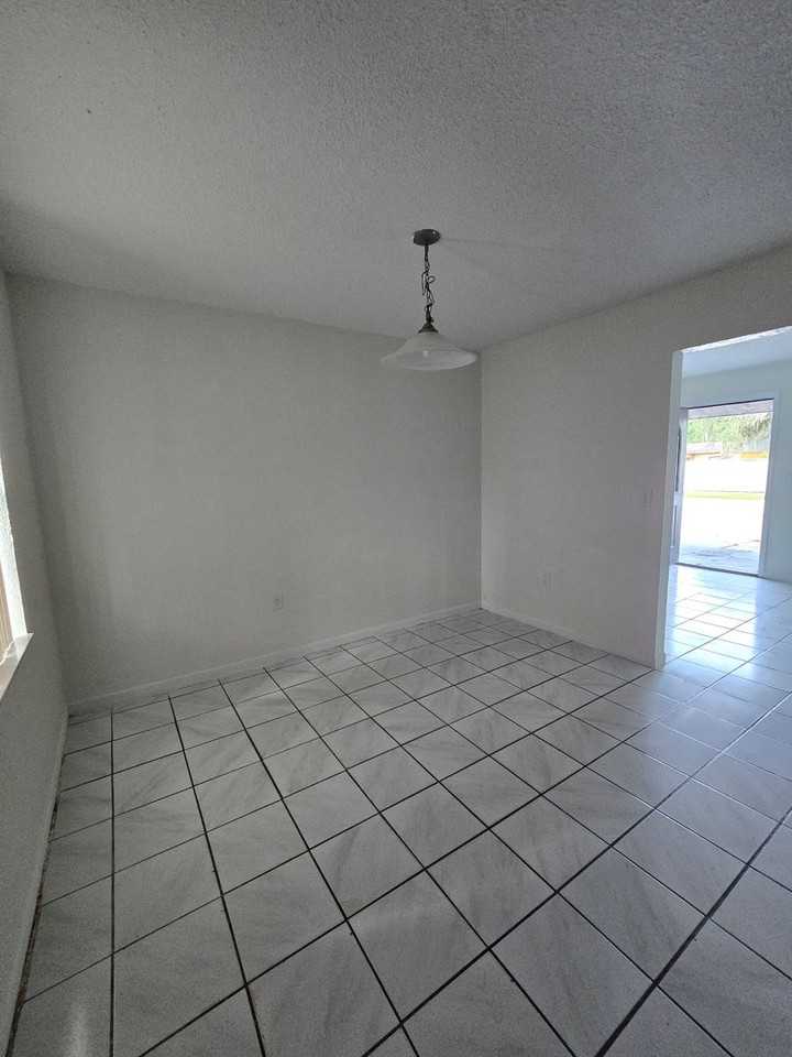 706 N Maryland Ave - Photo 7 of 15