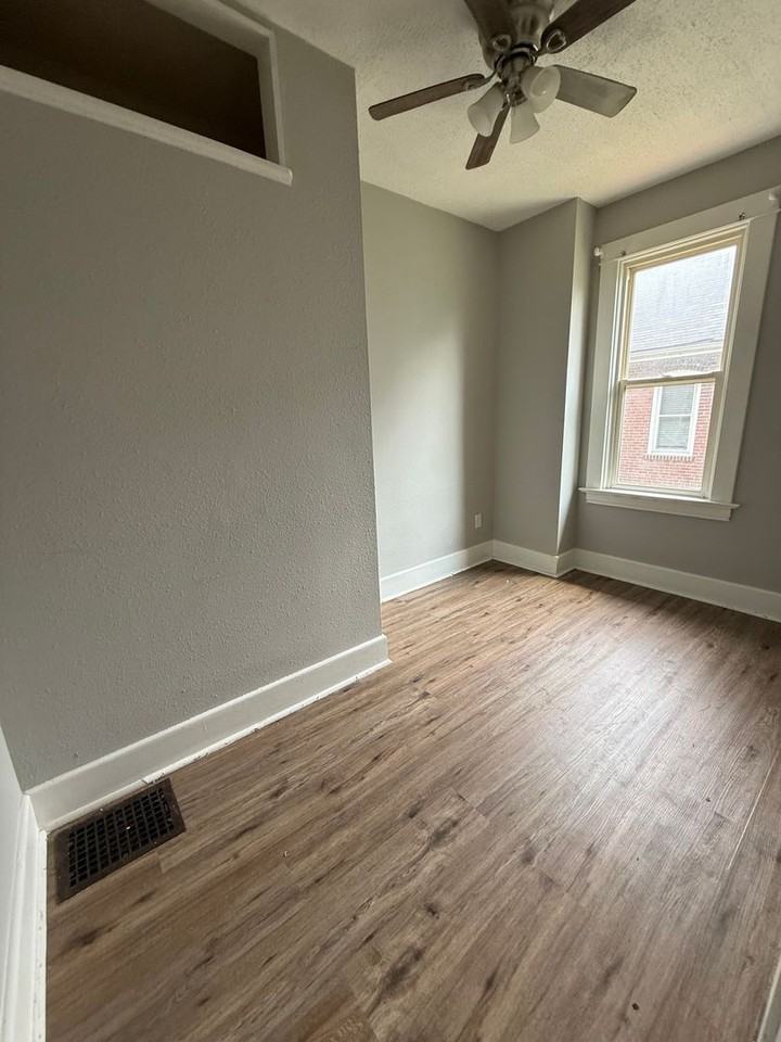 452 Whitelaw Ave - Photo 2 of 7