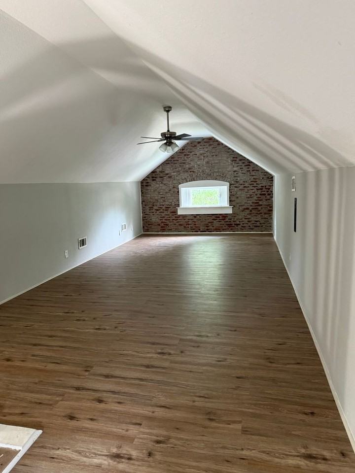 452 Whitelaw Ave - Photo 3 of 7