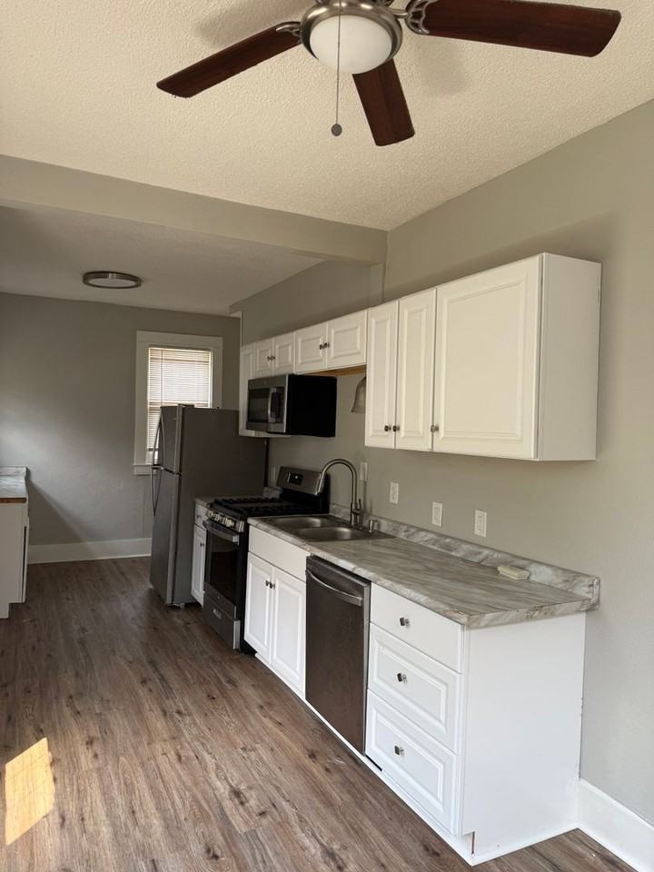 452 Whitelaw Ave - Photo 4 of 7