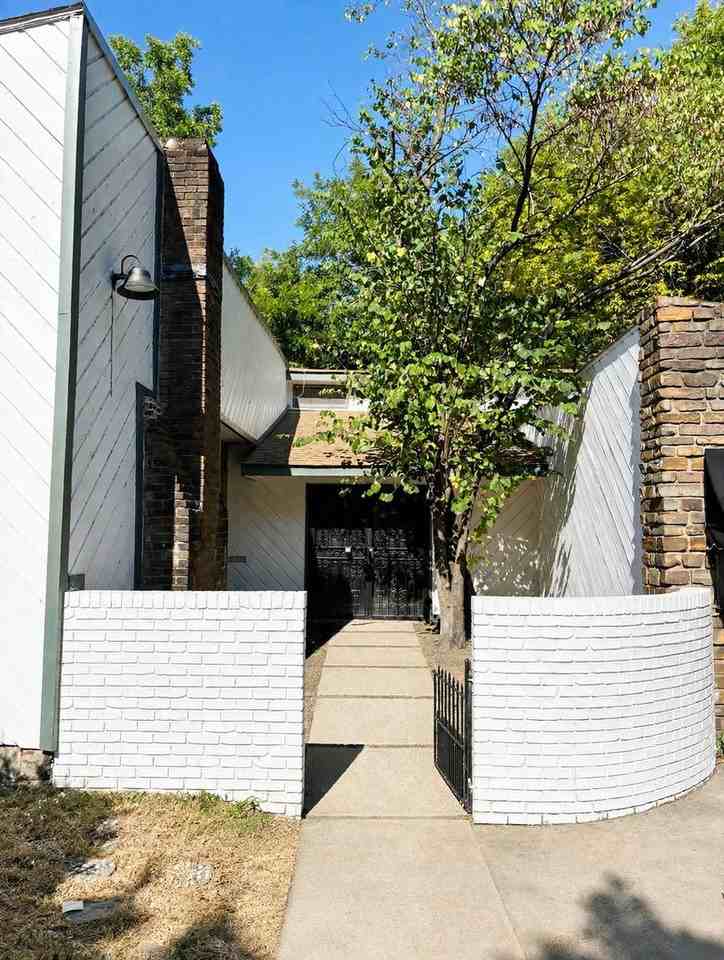 5212 S Columbia Pl - Photo 3 of 45