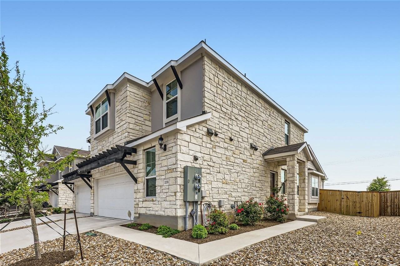 2233 Rocoso Trl - Photo 3 of 36