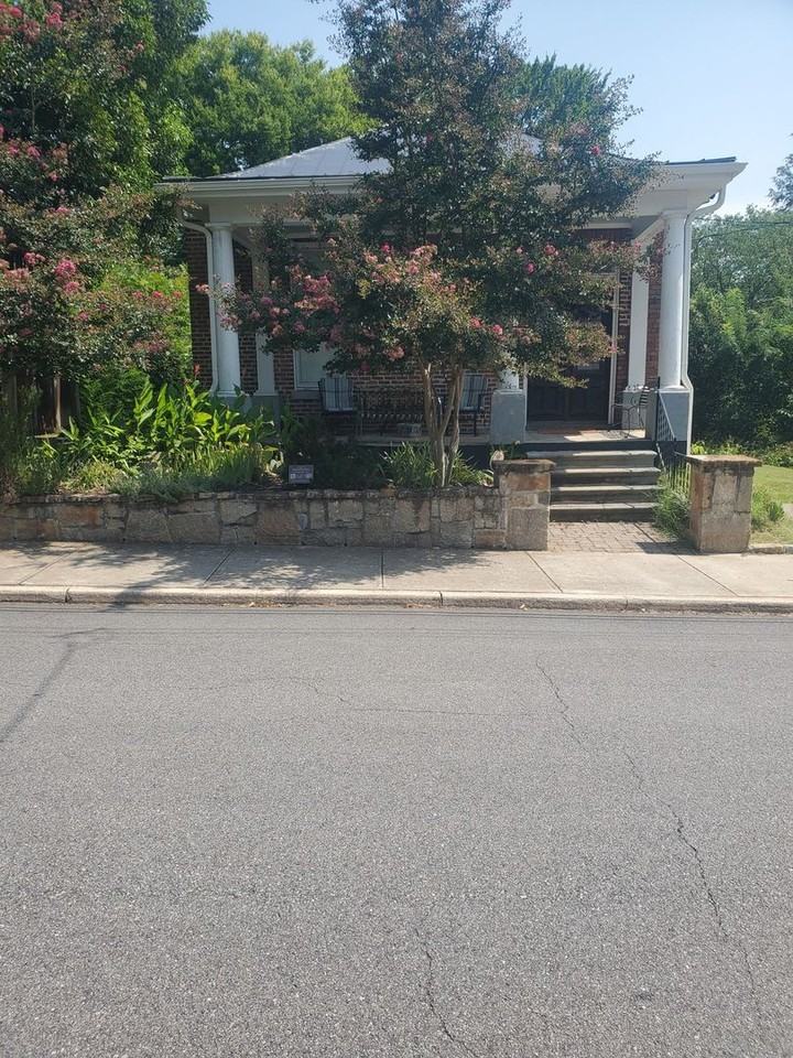 407 Chestnut St - Photo 2 of 5