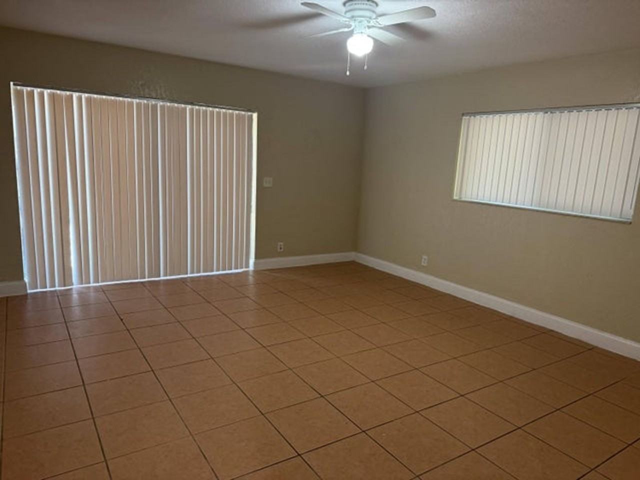 1200 Nw 7th Ter - Photo 4 of 11