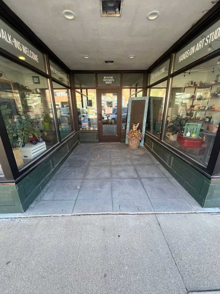 207 S Main St - Photo 3 of 17