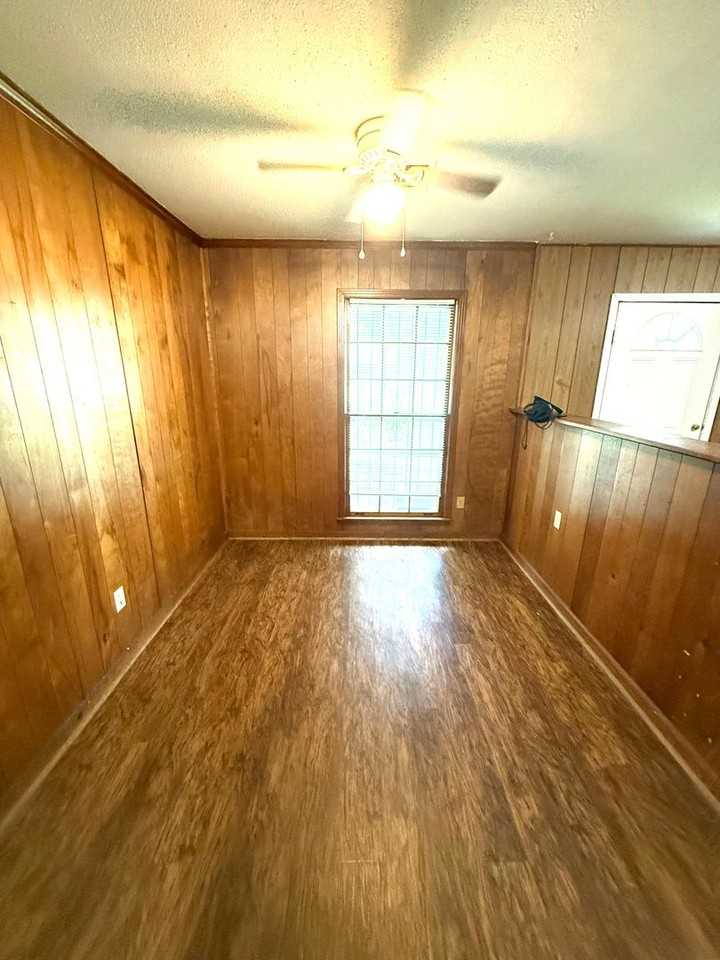 1716 Midway St - Photo 5 of 12
