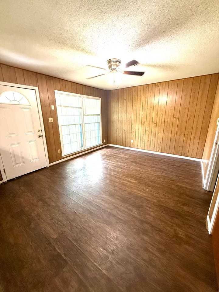 1716 Midway St - Photo 6 of 12