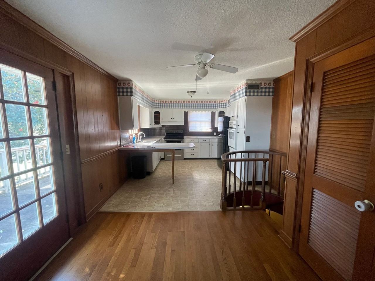 1025 Lake St - Photo 4 of 19