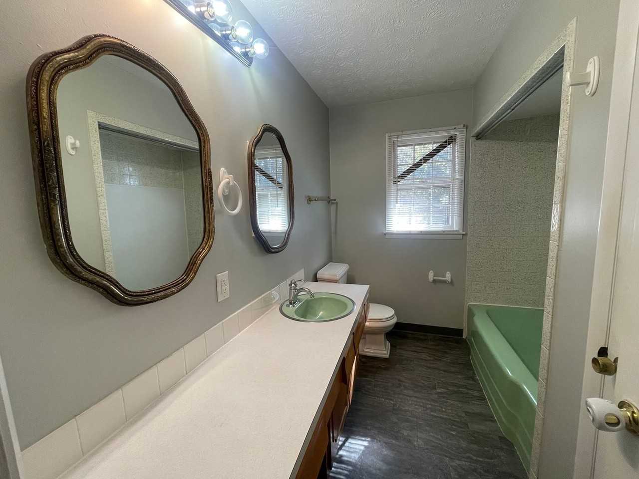 1025 Lake St - Photo 6 of 19