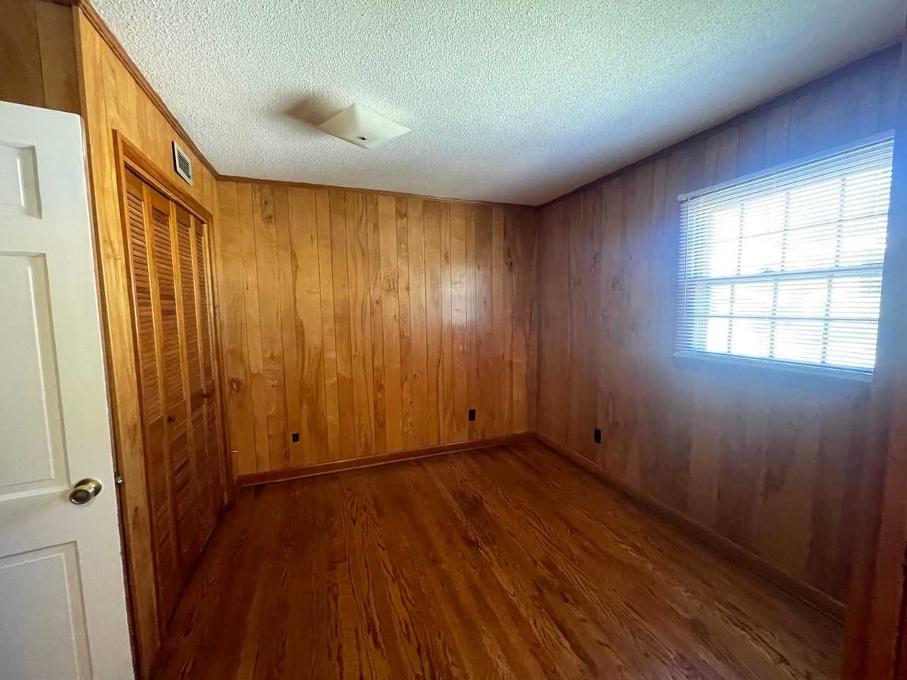 1025 Lake St - Photo 7 of 19