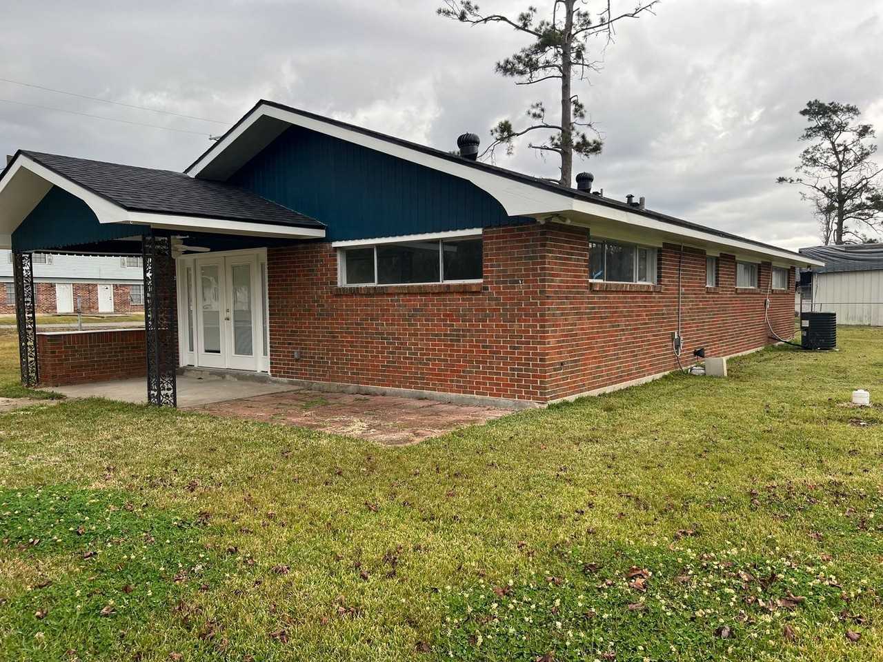 909 Green Rd - Photo 5 of 10