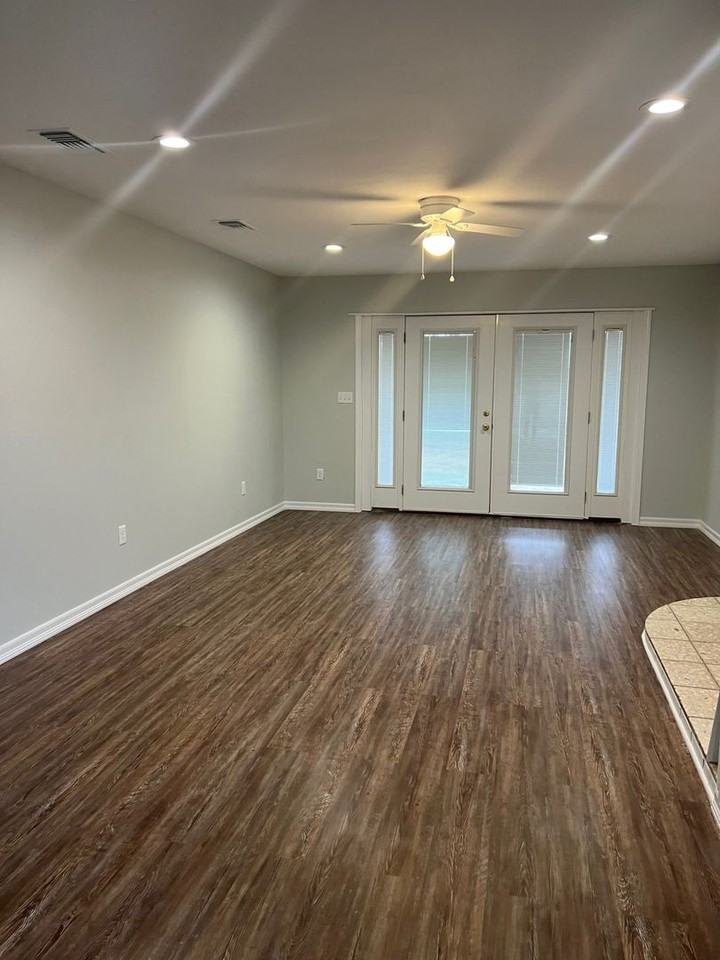 909 Green Rd - Photo 6 of 10