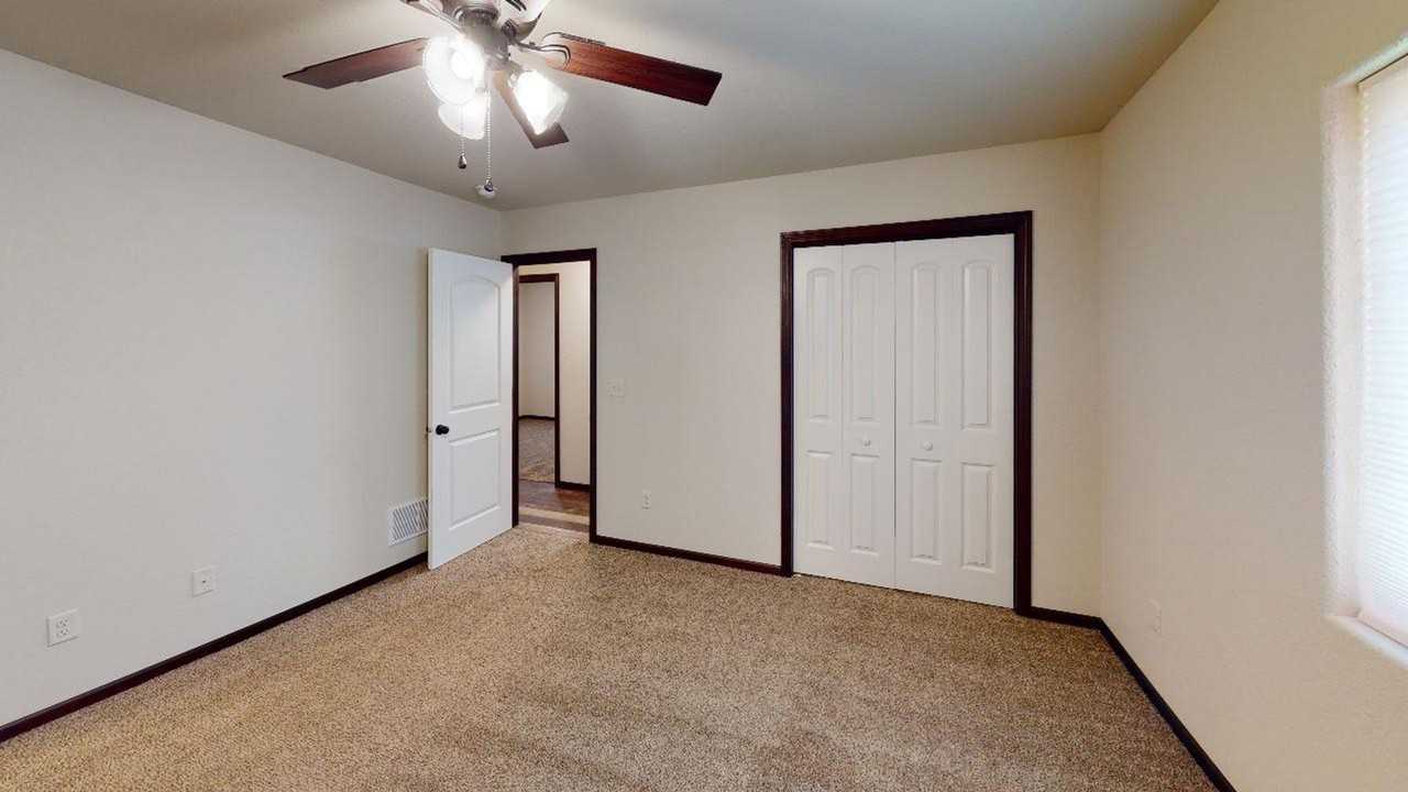 598 Westwind Rd - Photo 7 of 13
