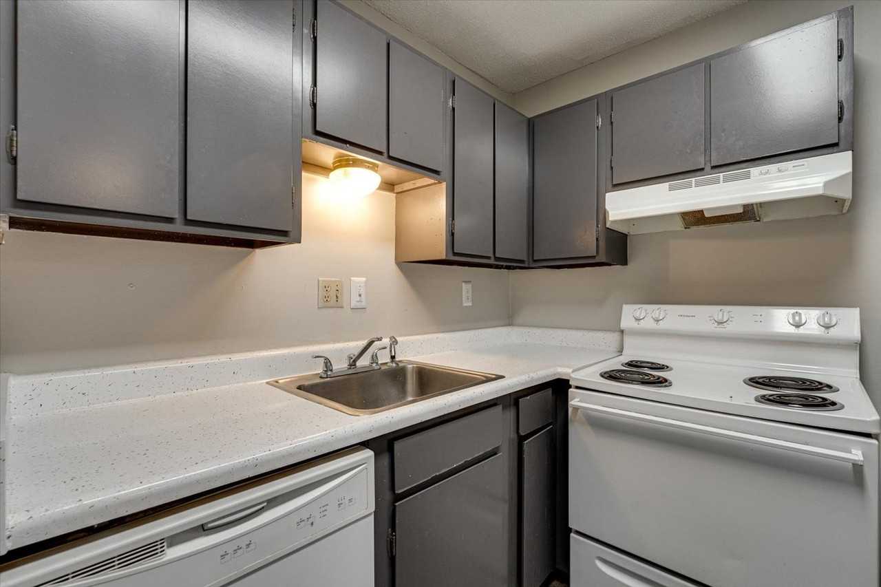 East Ridge Flats - Photo 3 of 39