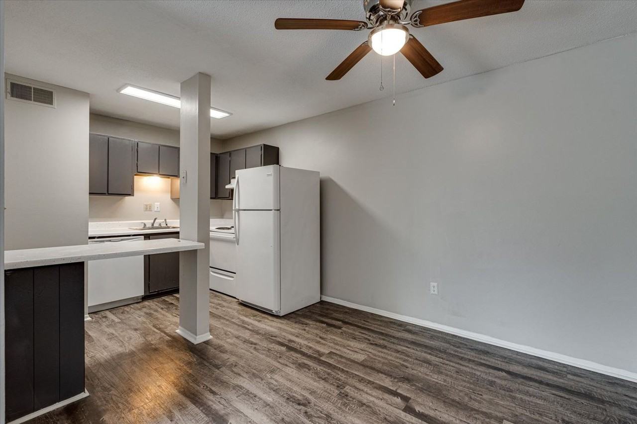 East Ridge Flats - Photo 4 of 39