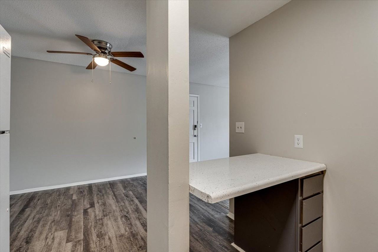 East Ridge Flats - Photo 5 of 39