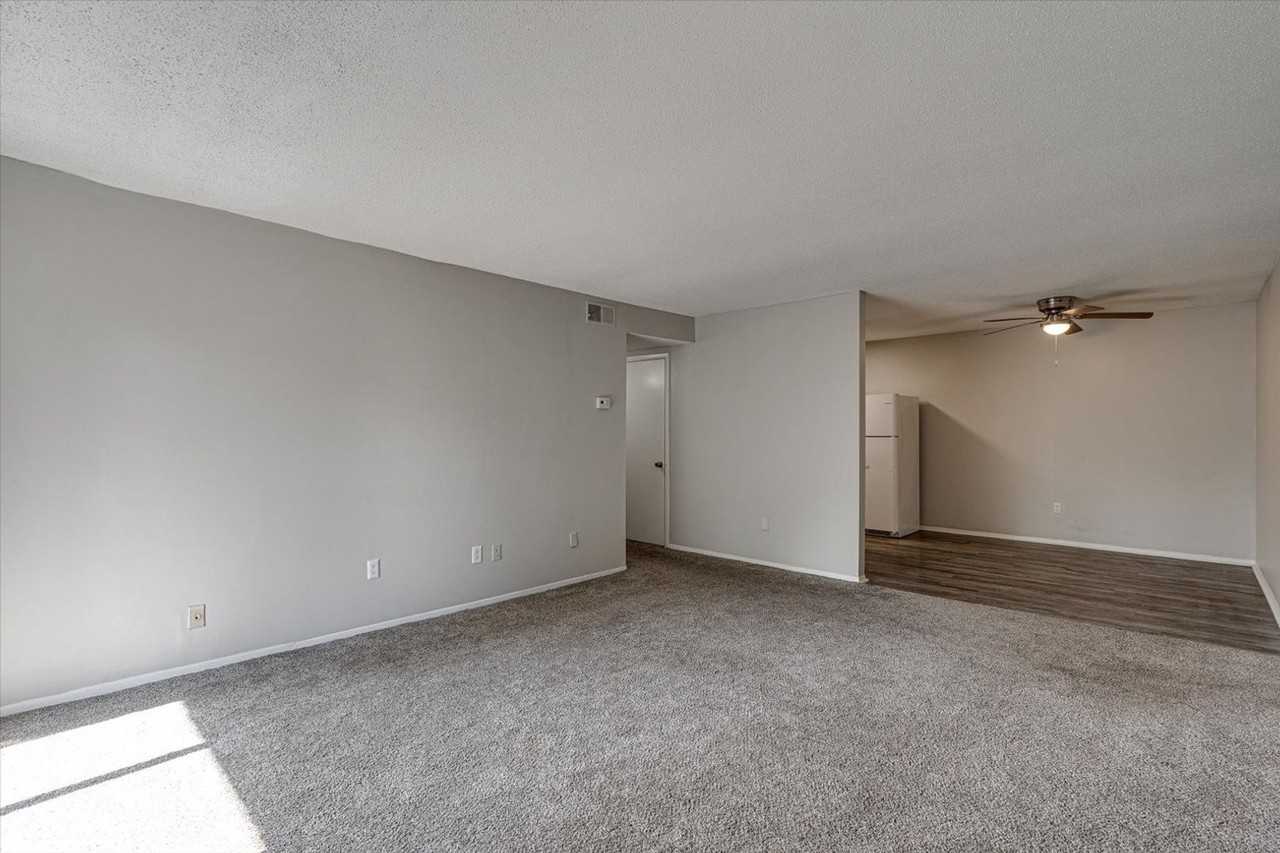 East Ridge Flats - Photo 6 of 39