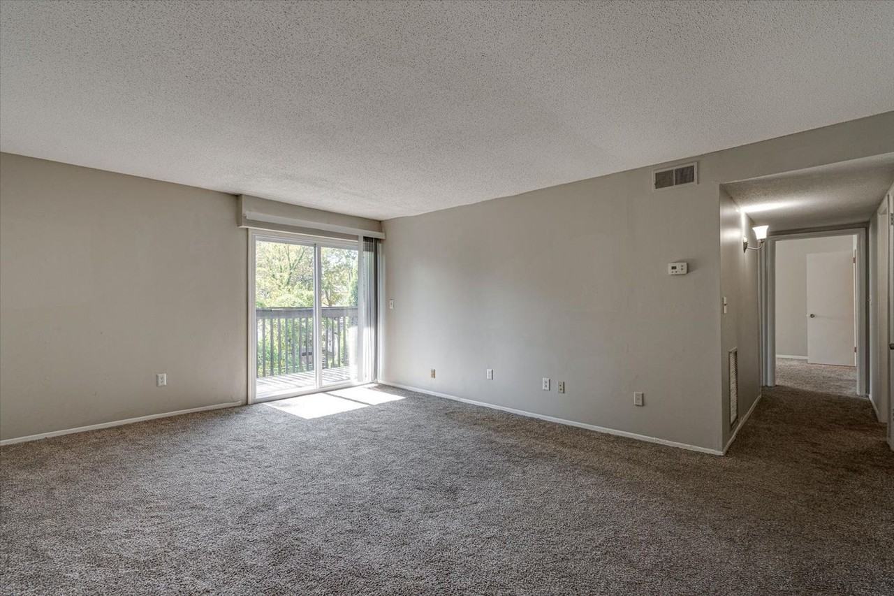 East Ridge Flats - Photo 7 of 39